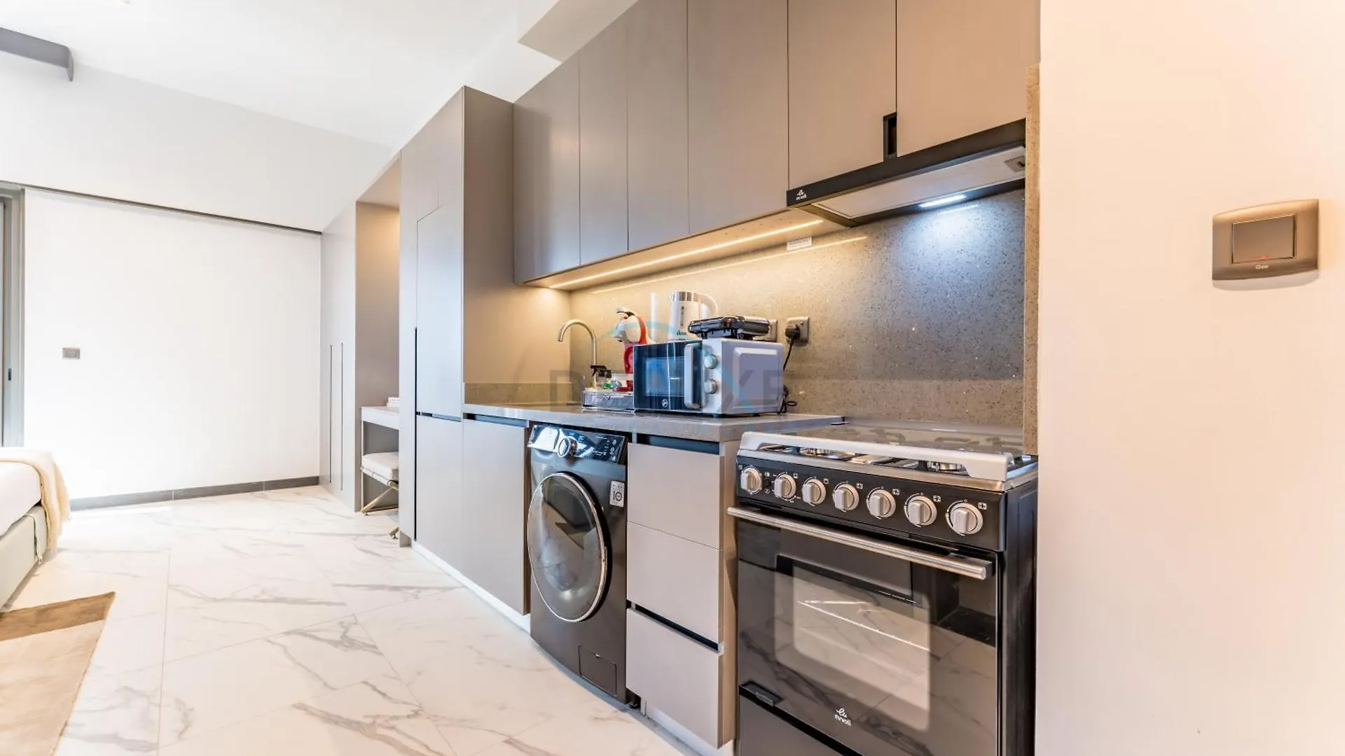 Studio With Glimpse Of Burj Khalifa, Minutes From Downtown Dubai, Mag 930, Mohammad Bin Rashid City By Deluxe Holiday Homes